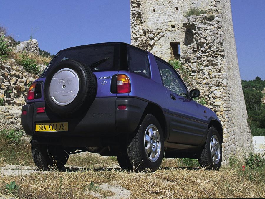  Toyota RAV4 3-Door 1994 года  (фото 10 из 11)